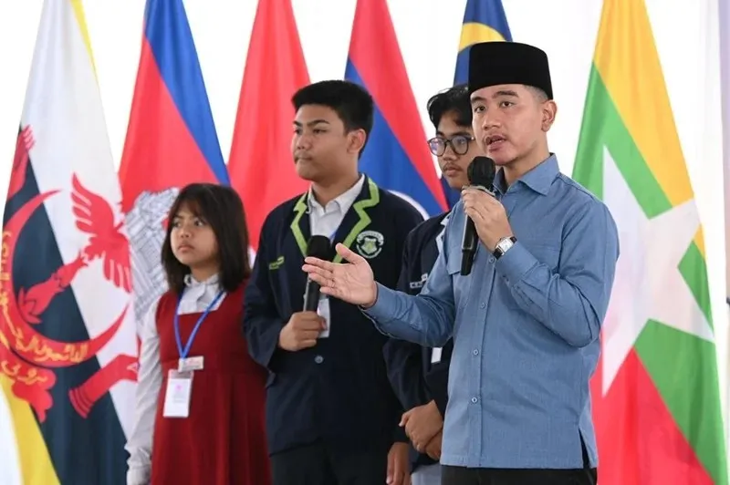 Wapres Gibran Tinjau Workshop Literasi AI di Bandung, Tekankan Penguasaan Teknologi dan Etika