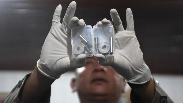 Polisi Samarinda Seberang Tunjukkan Barang Bukti Kasus Rumah Produksi Narkoba