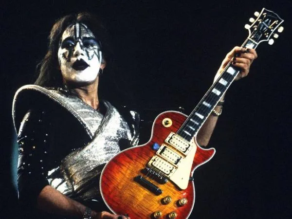 Gitaris dan Pendiri KISS Ace Frehley Dikabarkan Meninggal Dunia