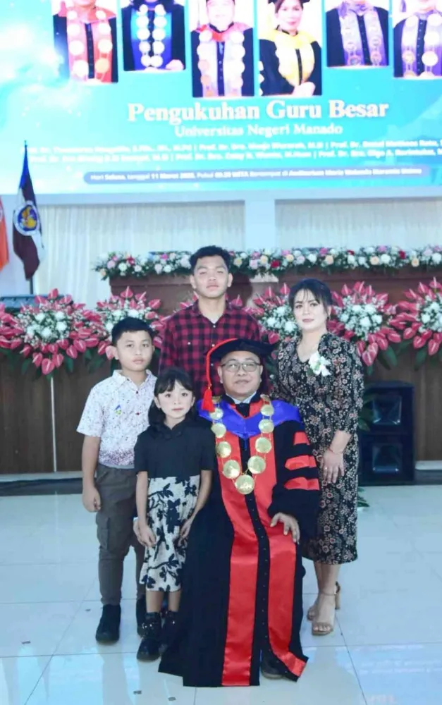 Rektor UNIMA Kukuhkan Theodorus Pangalila sebagai Guru Besar Termuda