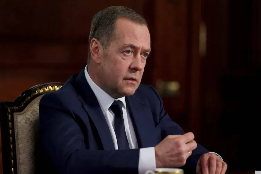 Medvedev Peringatkan Barat: Rusia Tak Menginginkan Konflik Global, Namun Tidak Akan Mengabaikannya