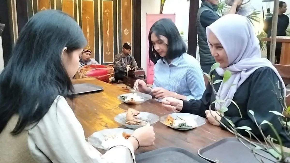 Sajimarem Hadirkan Nuansa Jawa Tengah di Bandung Lewat Kuliner dan Suasana Tradisional