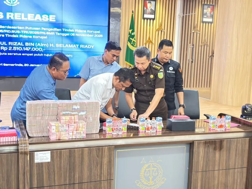 Kejari Samarinda Serahkan Rp2,51 Miliar ke Perusda BKS Usai Eksekusi Putusan Tipikor