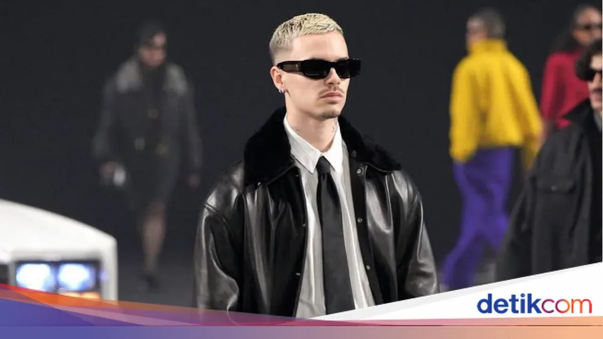 Romeo Beckham Tampil di Paris Fashion Week di Tengah Memanasnya Konflik Keluarga