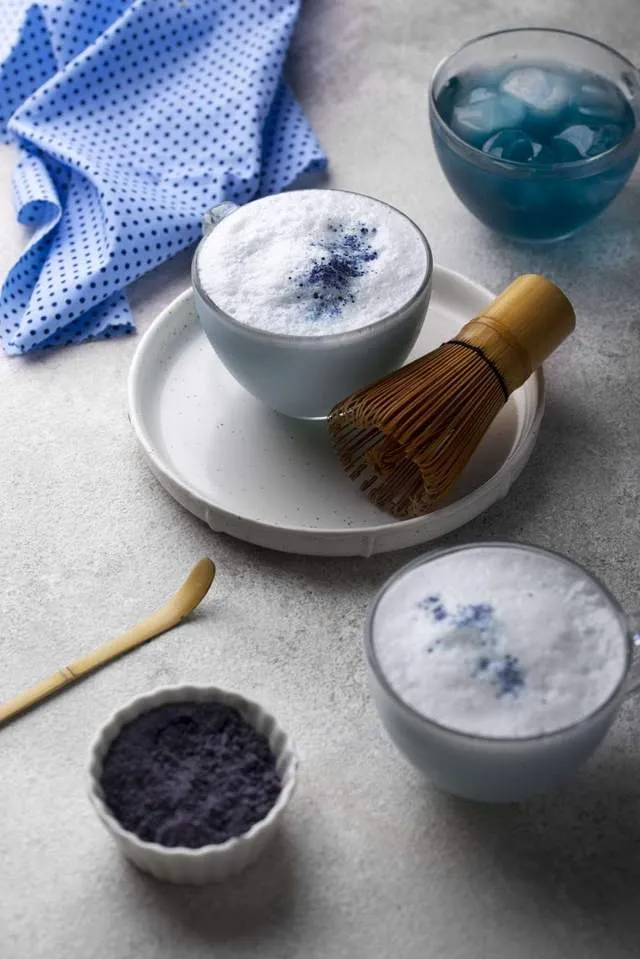 Blue Matcha Jadi Tren Minuman Kekinian Berkat Warna Biru yang Menarik