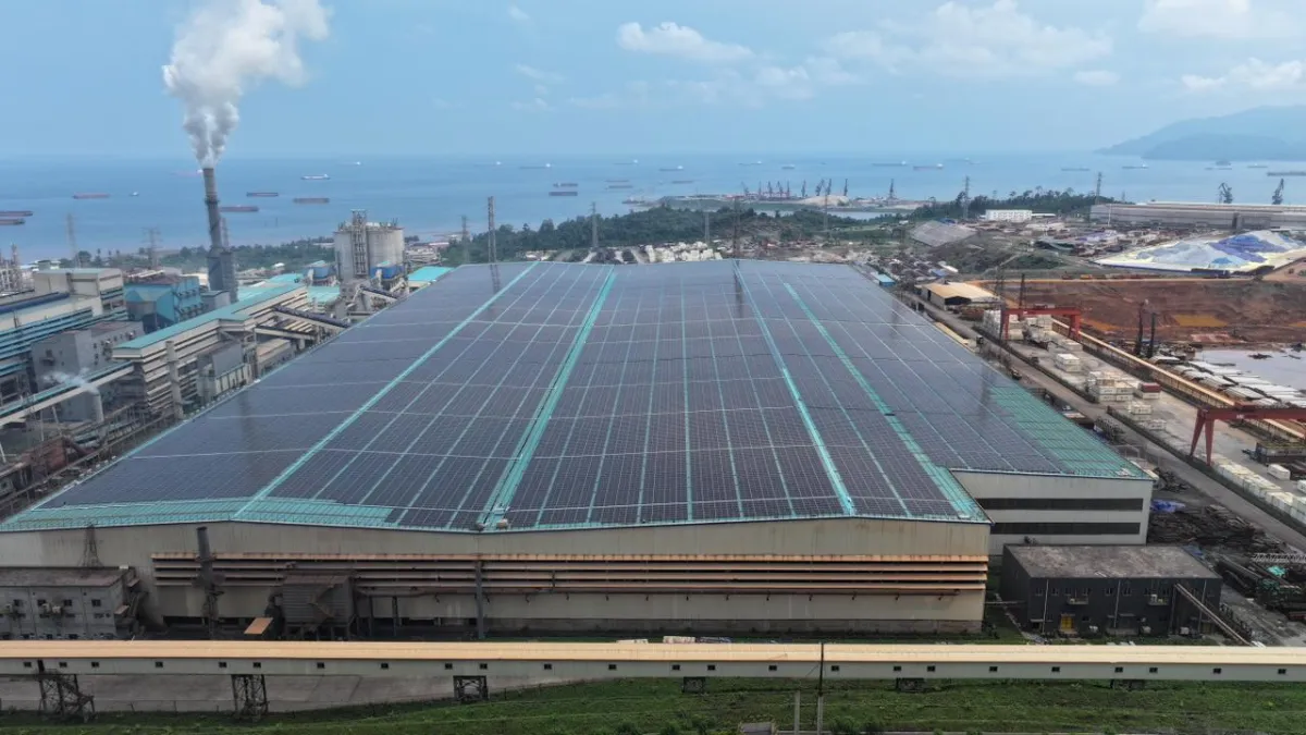 PT DSI Bangun PLTS Atap Terbesar di IMIP untuk Dorong Transisi Energi