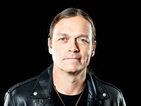 Vokalis 3 Doors Down Brad Arnold Meninggal Dunia pada Usia 47 Tahun