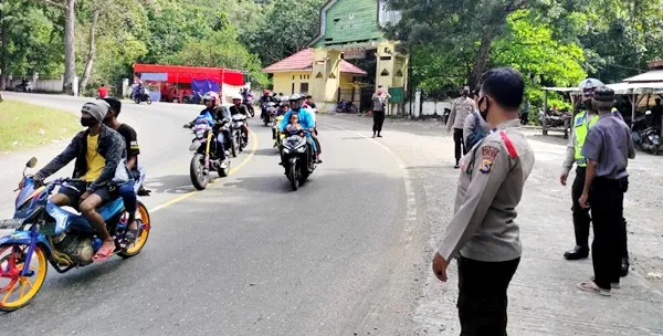 Polsek Madapangga Patroli di TWA Madapangga untuk Jaga Keamanan Pengunjung