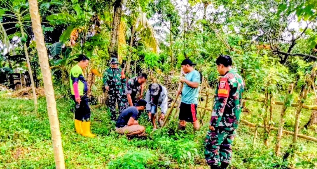 Koramil 1406-05/Majauleng dan Warga Tanam Jati Putih serta Alpukat di Limpomajang