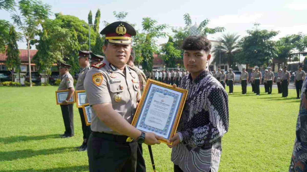Tiga Warga Ngoro Jombang Terima Penghargaan Usai Bantu Polisi Ungkap Curanmor