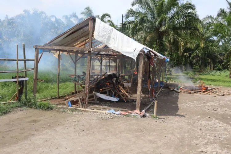 Polres Binjai Gerebek dan Bakar Barak Diduga Sarang Narkoba di Binjai Selatan