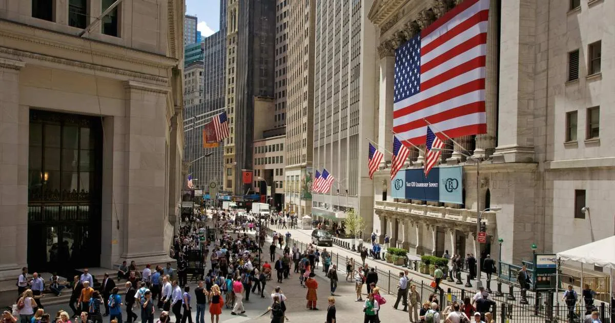 Ketegangan Greenland dan Ancaman Tarif Trump Picu Aksi ‘Jual Amerika’, Dolar dan Obligasi AS Tertekan