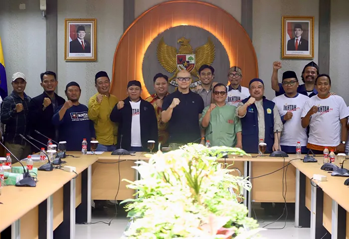 Pimpinan DPRD Kota Bandung Edwin Senjaya Terima Aspirasi IKHTAH, Bahas Pencegahan Penyimpangan Perilaku Sosial