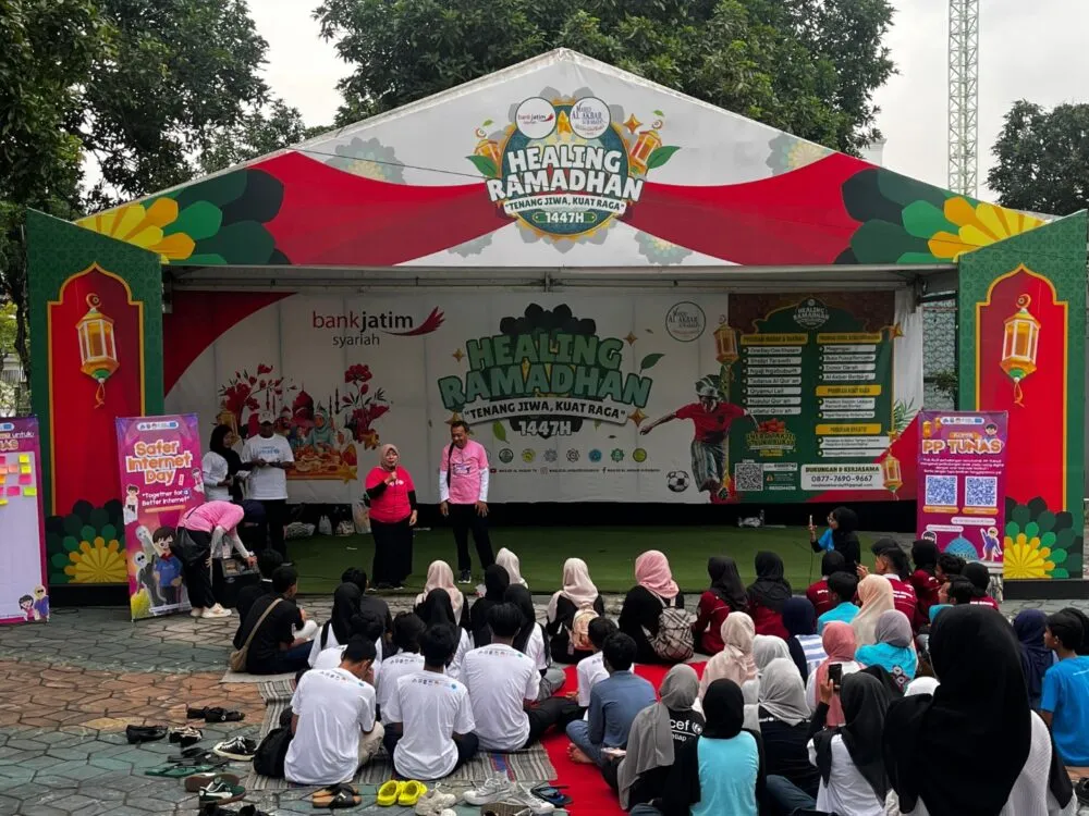 Safer Internet Day 2026 di Surabaya, DP3AK Jatim Sosialisasikan PP TUNAS Lewat Komik Forum Anak