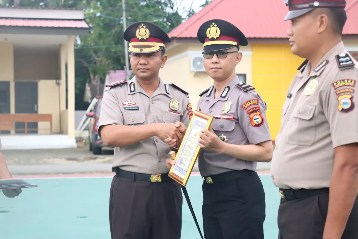 Jelang Rotasi Kapolres, Lima Personel Dokkes Polres Jeneponto Terima Penghargaan