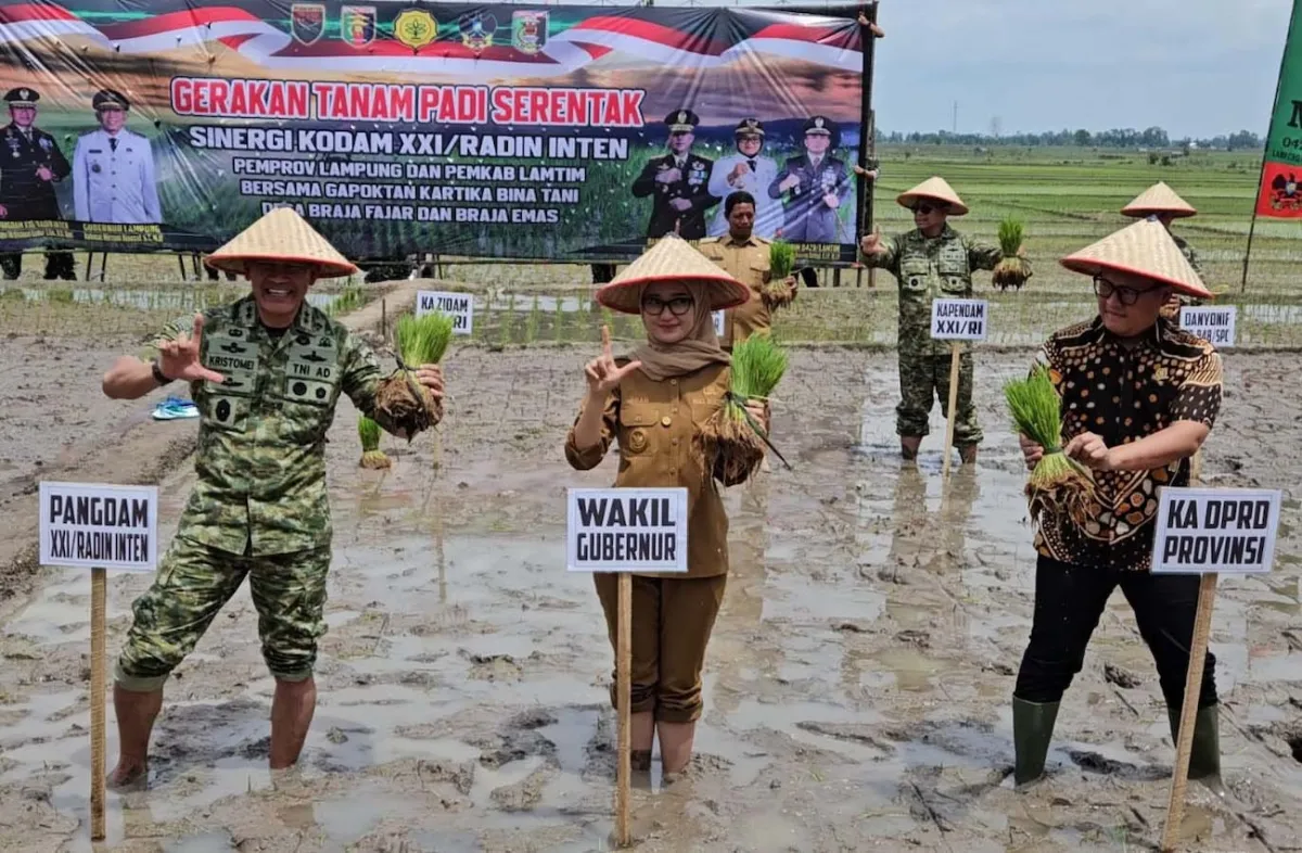 Kodam XXI/Radin Inten dan Pemda Gelar Tanam Padi Serentak di Lampung Timur