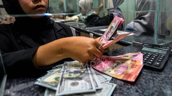 BI Intervensi Pasar NDF untuk Menahan Pelemahan Rupiah Mendekati Rp 17.000 per Dolar AS