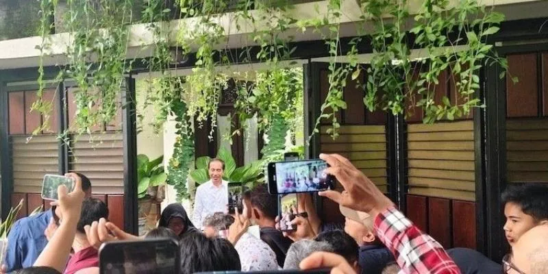 Pengamat: “Tembok Ratapan Solo” Cerminkan Kekecewaan Publik yang Berseberangan dengan Narasi Kesuksesan Jokowi
