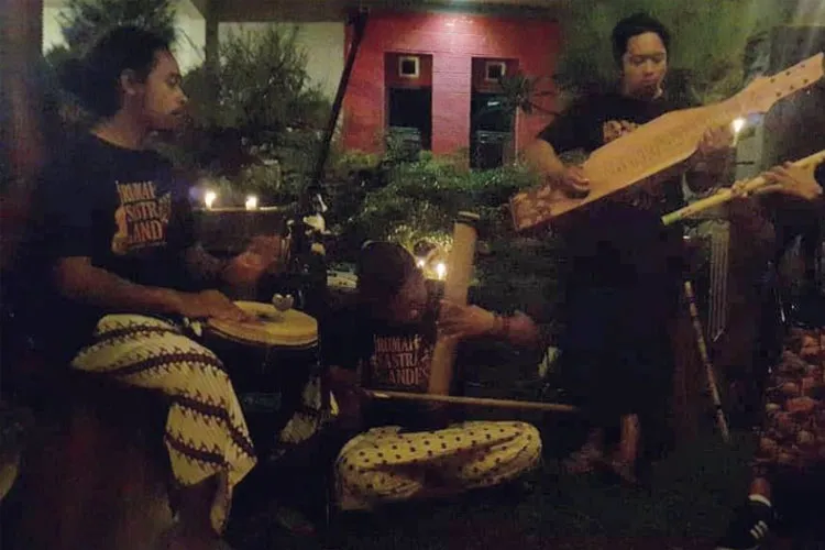 Rumah Sastra Gandes, Ruang Seni Terbuka di Probolinggo yang Terus Dirawat dari Desa ke Desa