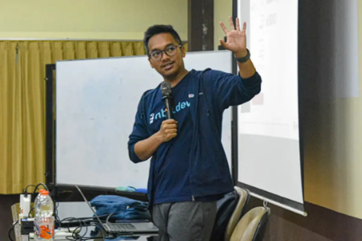 Institut STTS Surabaya Bahas Server Driven UI untuk Percepat Pembaruan Tampilan Aplikasi