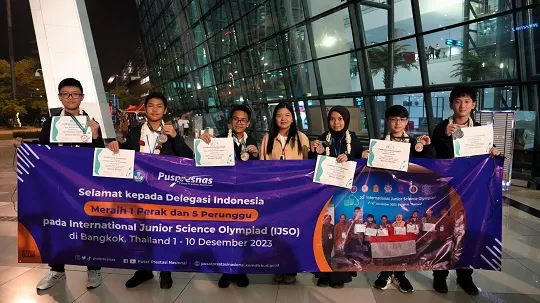 Enam Siswa SMP Indonesia Raih Enam Medali di IJSO 2023 Bangkok
