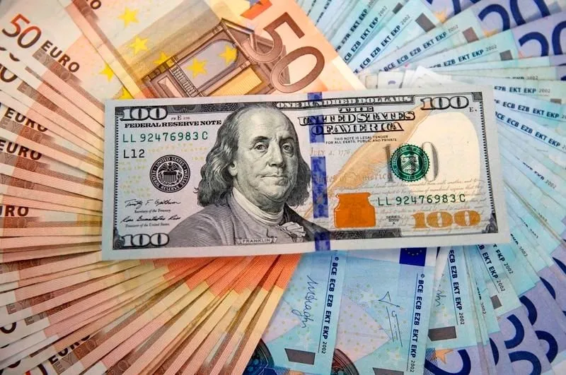 Dolar AS Tertekan Isu Greenland, Pasar Menanti Keputusan Bank Sentral Jepang