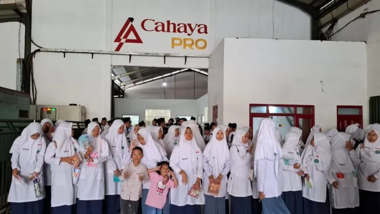 Ratusan Santri IBS PKMKK Kunjungi PR Cahaya Pro, Pelajari Kewirausahaan Lewat Rihlah Ilmiah