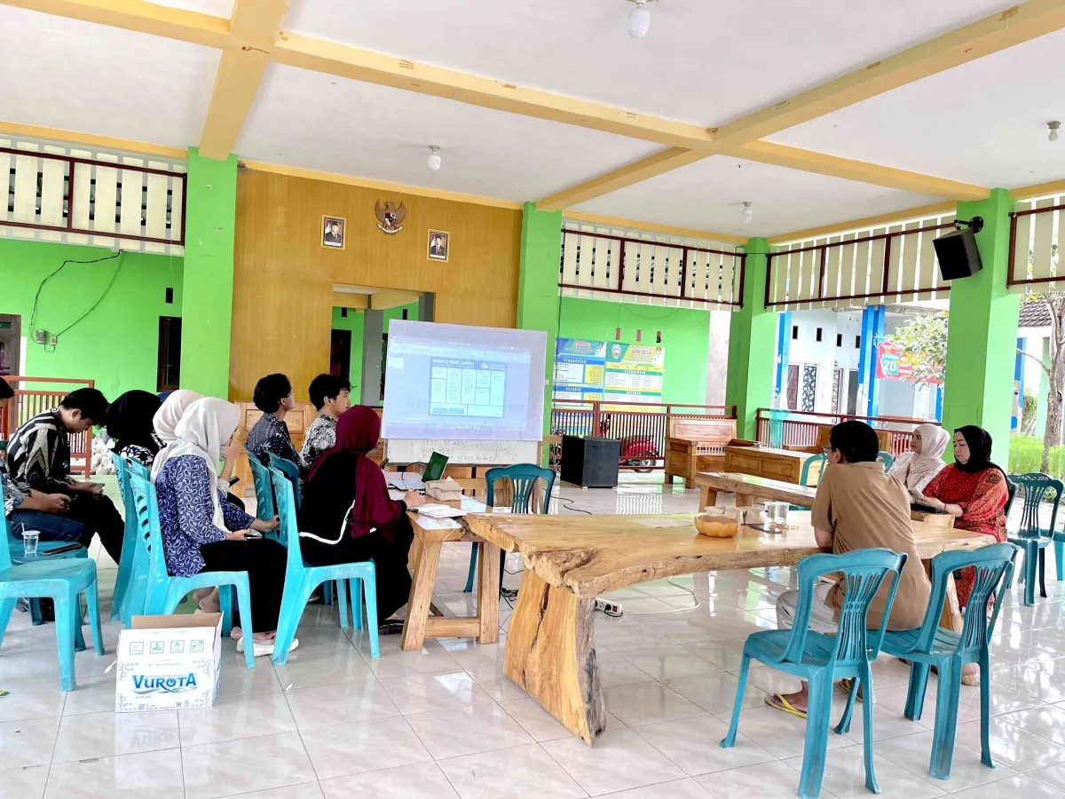 Mahasiswa KKN UMD UNEJ Gagas “Klatakan Digital Market Center” untuk Perkuat Branding Desa dan Pemasaran UMKM