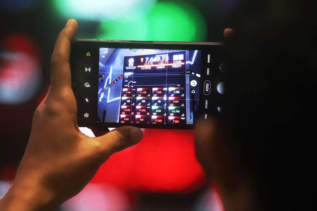 IHSG Terkoreksi 0,20% dan Turun ke Bawah 9.000 pada Kamis (22/1)