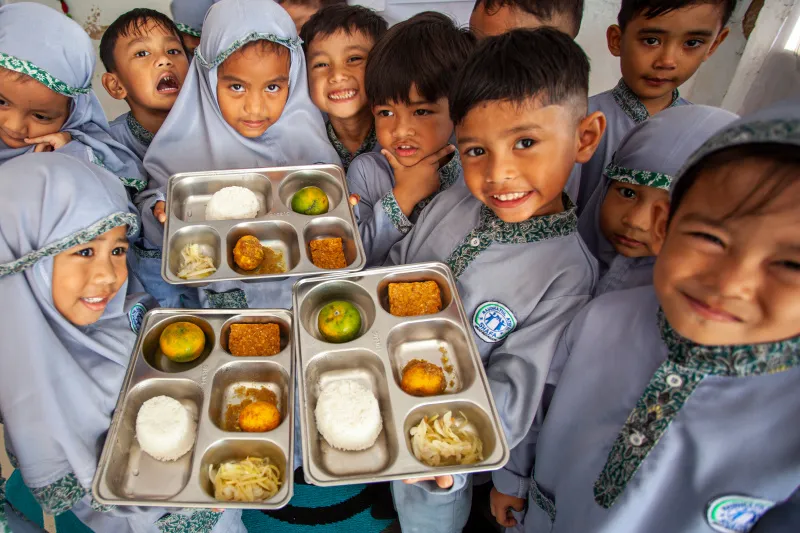 Pro-Kontra MBG Tetap Berjalan Saat Ramadan 2026: Alasan Gizi dan Dampak ke Ekonomi Lokal