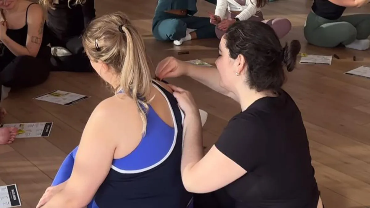 Tradisi Kerokan Diperkenalkan di Studio Yoga New York Lewat Presentasi Wellness