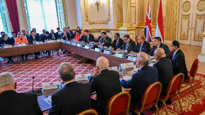 Rencana Prabowo Dorong Kampus Inggris Buka Cabang di Indonesia: Peluang Transfer Ilmu hingga Risiko Persaingan