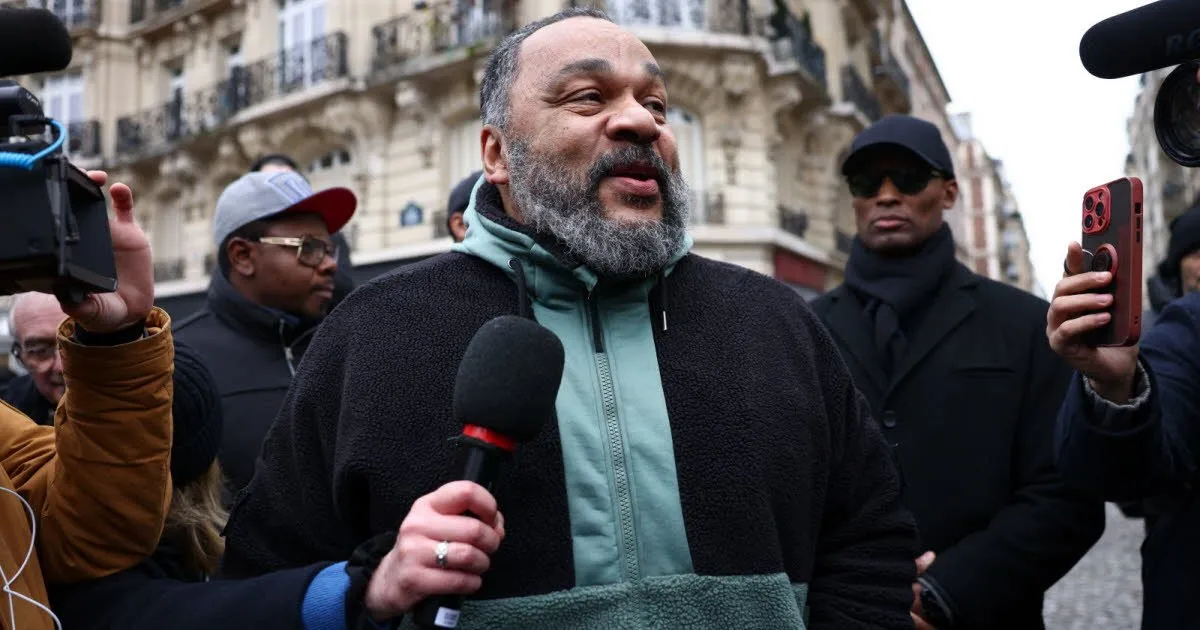 Prefektur Alpes-Maritimes Bubarkan Pertunjukan Dieudonné di Caussols Meski Sudah Dilarang