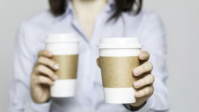 Kopi Panas dalam Gelas Plastik Berpotensi Lepaskan Mikroplastik, Ini yang Perlu Diketahui