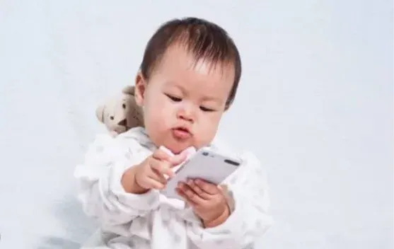 Waspadai Ketergantungan Layar pada Anak, Ini Dampak dan Batas Waktu Penggunaan Gadget
