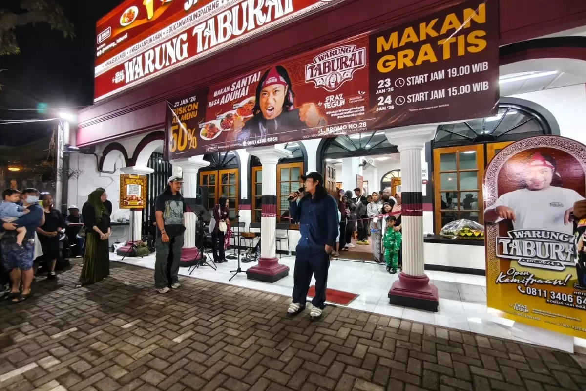 Praz Teguh Buka Cabang Warung Taburai di Malang, Bagikan 100 Porsi Makanan Gratis