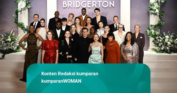 Para Bintang Bridgerton Season 4 Hadiri World Premiere di Paris Bertema Pesta Topeng