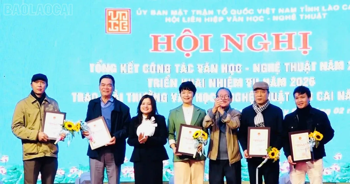 Penghargaan Sastra dan Seni Lao Cai 2025 Beri Apresiasi 40 Karya Terbaik