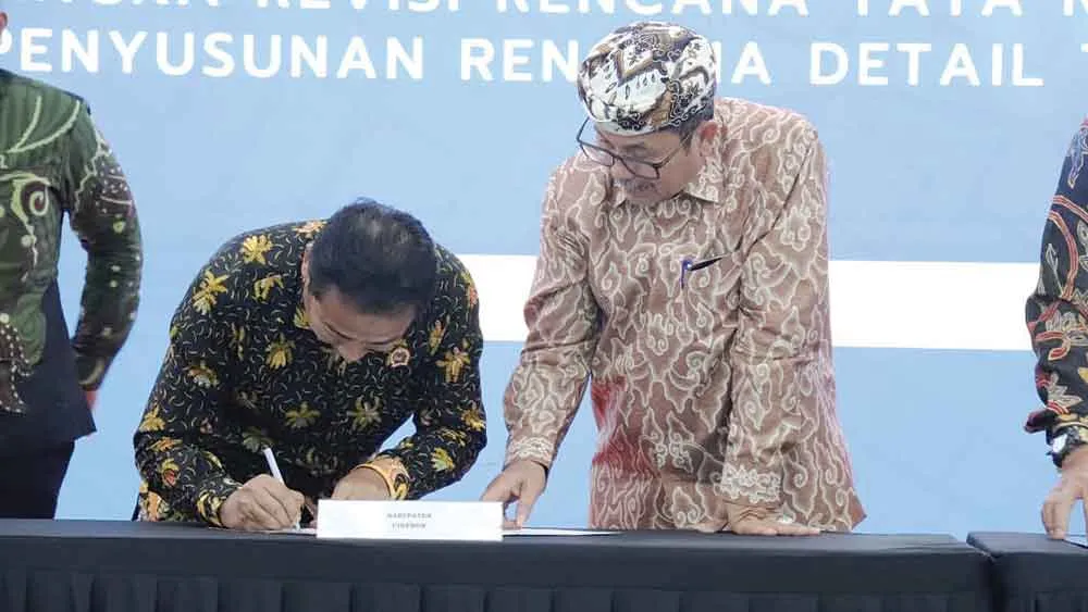 Bupati Cirebon Teken Verifikasi IPPR untuk Revisi RTRW dan Penyusunan RDTR