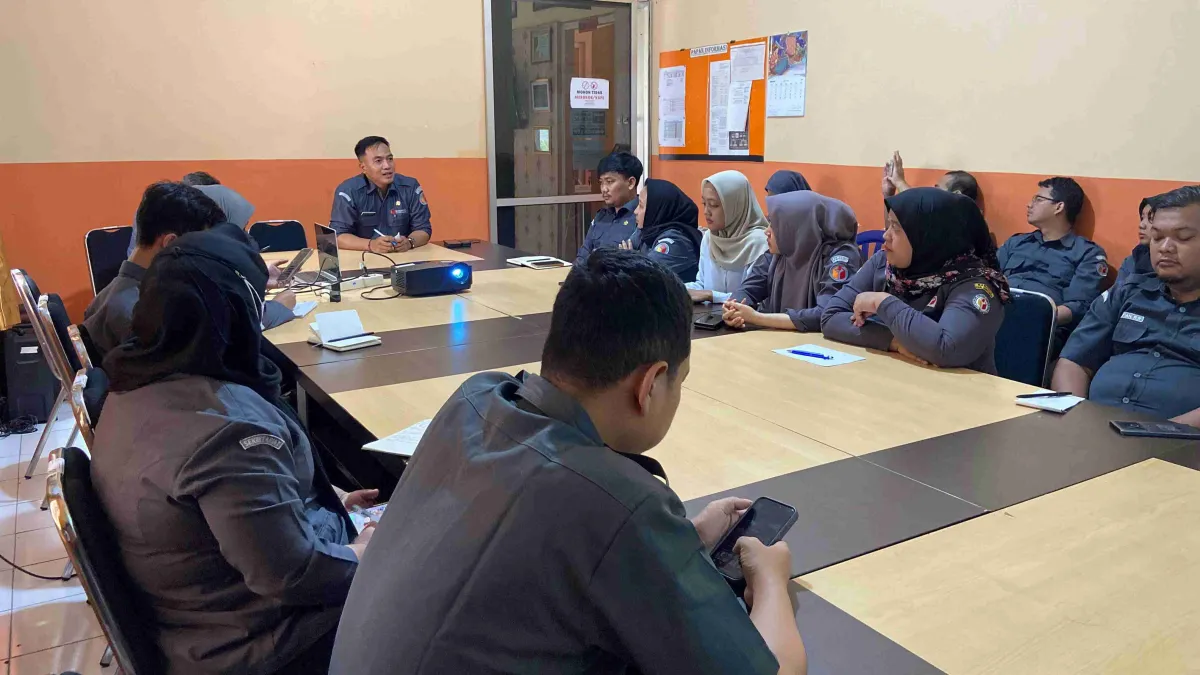 Sekretariat Bawaslu Banyumas Gelar Rapat Internal untuk Sinkronisasi Agenda Kerja Selama Ramadan