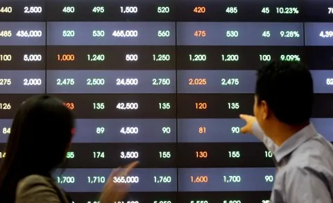 Jelang Akhir Pekan, IHSG Melemah dan Tertekan Aksi Ambil Untung