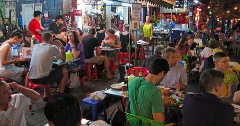 7 Rekomendasi Street Food Thailand yang Unik dan Terjangkau