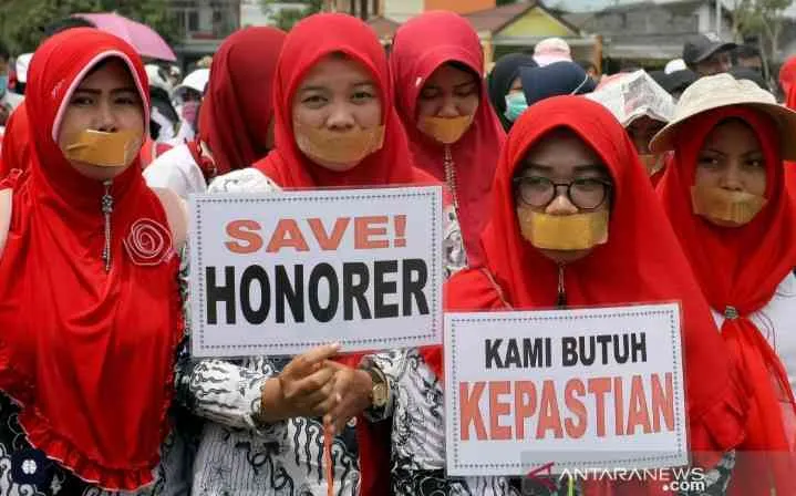 Guru Honorer Dirumahkan Usai Kontrak PPPK, Muncul Kritik soal Prioritas Anggaran Program MBG