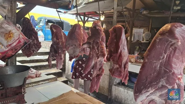 Pedagang Daging Sapi di Pasar Kramat Jati Mulai Buka Lapak, Penjualan Penuh Diperkirakan Besok