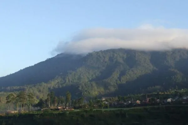 Menelusuri Asal-Usul Nama Gunung Burangrang di Jawa Barat