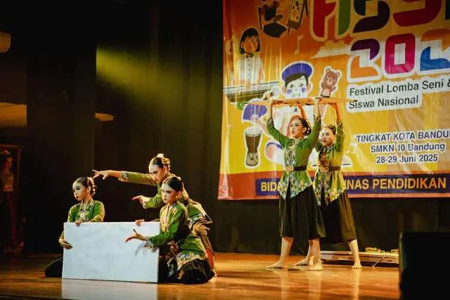 FLS3N 2025 Kota Bandung: 18 SMP Unjuk Kreativitas Musik Tradisional, SMP Santo Yusup Juara Pertama