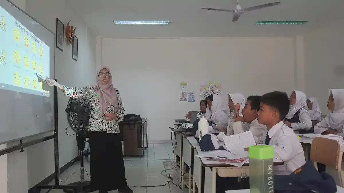 Tugas Bahasa Indonesia Kelas 8 Halaman 126: Mencermati Penulisan Latar Karya Fiksi