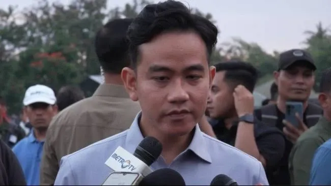 Wapres Gibran Meninjau Pembelajaran Berbasis IoT di SMP Santo Yusup Bandung