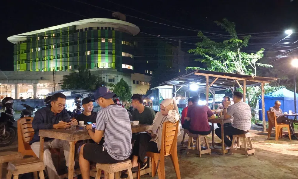 Kedai Kopi Rakyat, Tempat Ngopi Santai dengan Musik Pelan di Pusat Kota Tanjungpinang