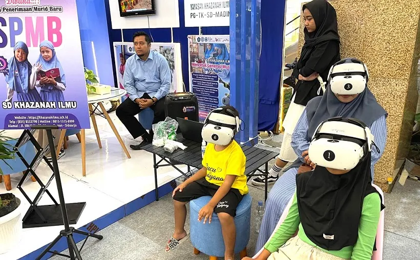 Khazanah Ilmu Tampilkan Trial VR Class di Pameran Sekolah Islam Favorit 2026 Surabaya